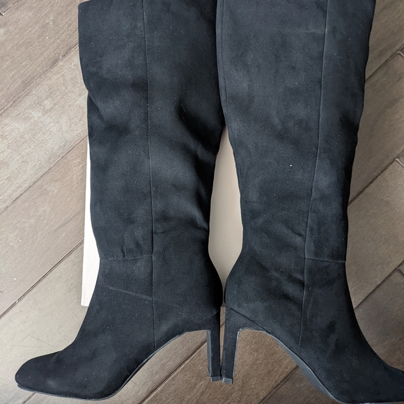 NIB! Be casual or dressy ready in these stylish black heeled boots. - Picture 6 of 8